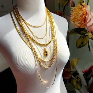 8 gold necklaces. Fun, trendy costume jewelry! Buy the lot and mix and match!
